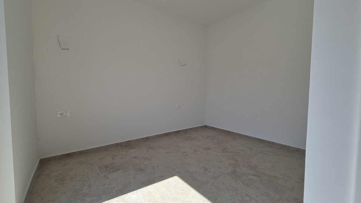 Appartamento al piano terra con giardino – nuova costruzione, 76 m², 2 posti auto, vicino al mare