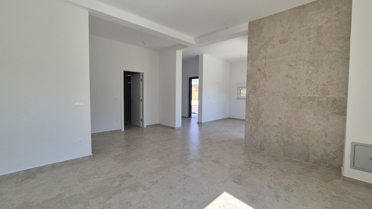 Appartamento al piano terra con giardino – nuova costruzione, 76 m², 2 posti auto, vicino al mare