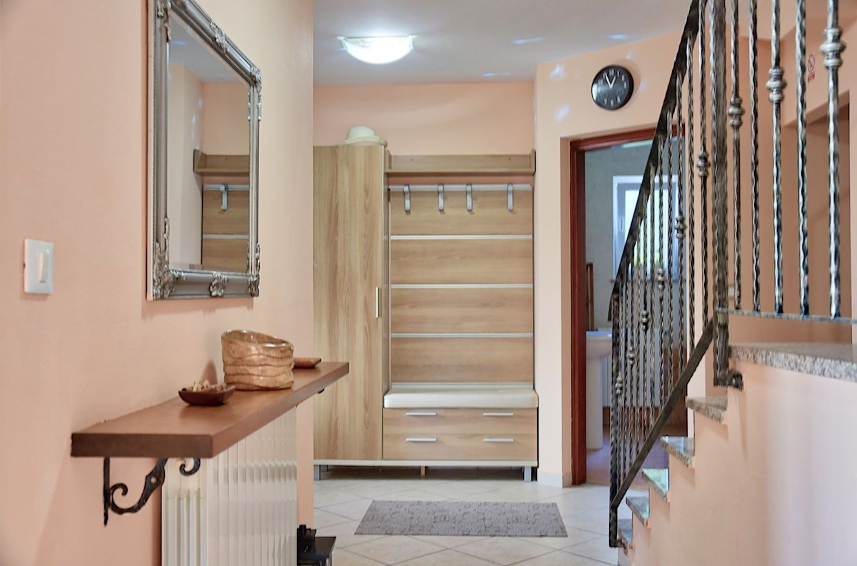 Parenzo, carina casa bifamiliare, non lontano dal centro della città