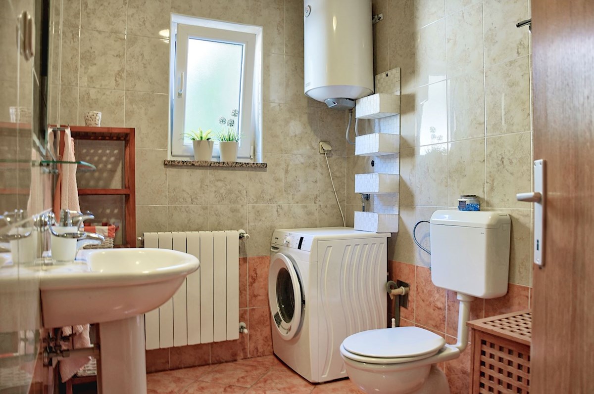 Parenzo, carina casa bifamiliare, non lontano dal centro della città