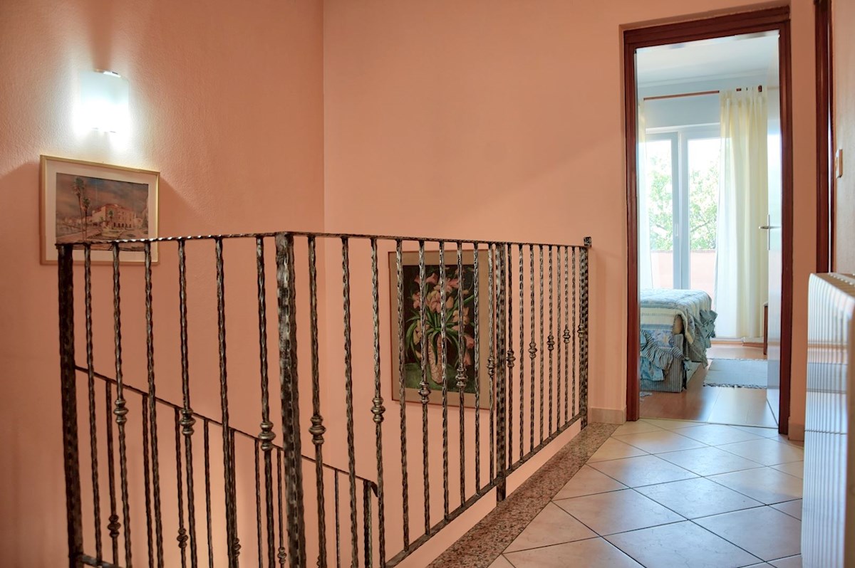 Parenzo, carina casa bifamiliare, non lontano dal centro della città