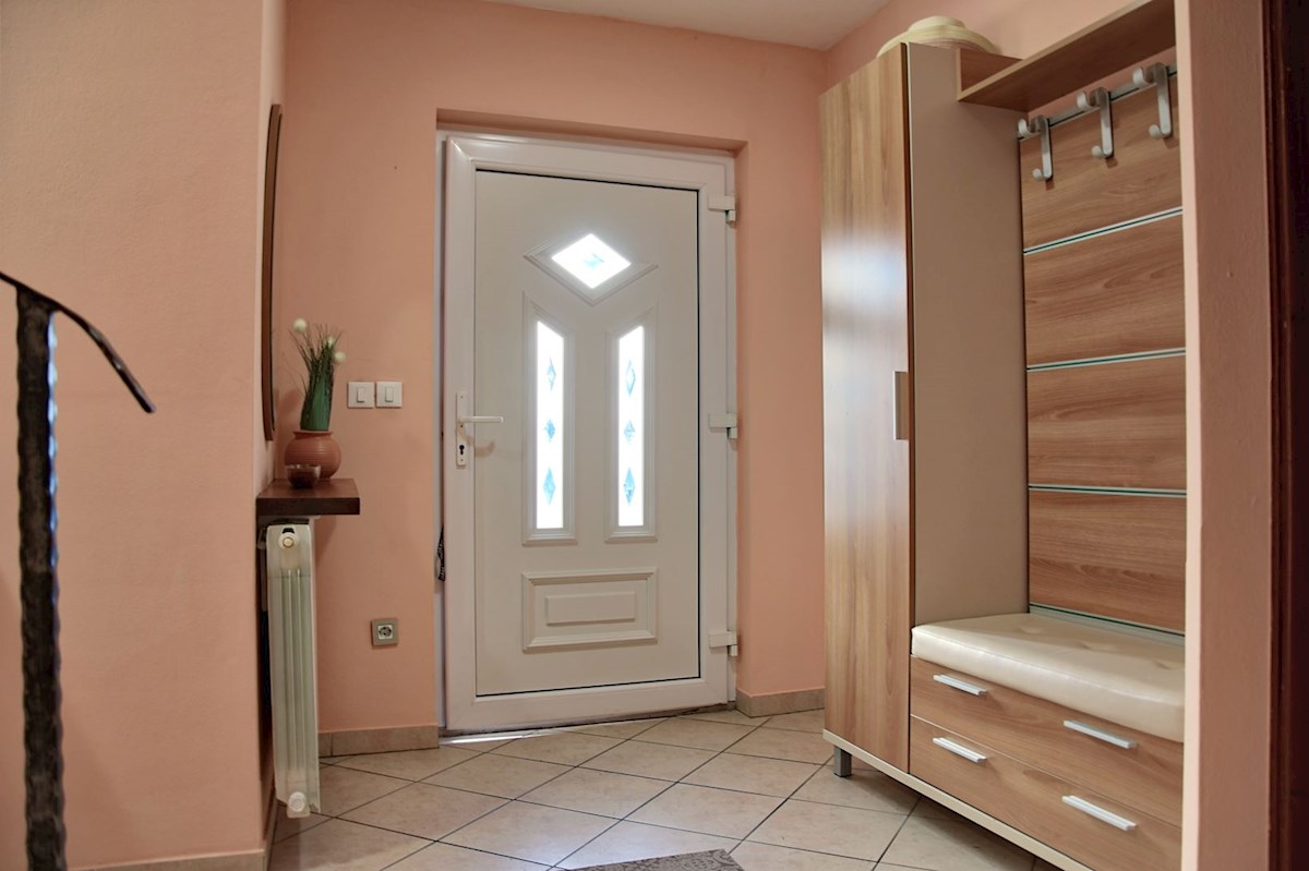 Parenzo, carina casa bifamiliare, non lontano dal centro della città