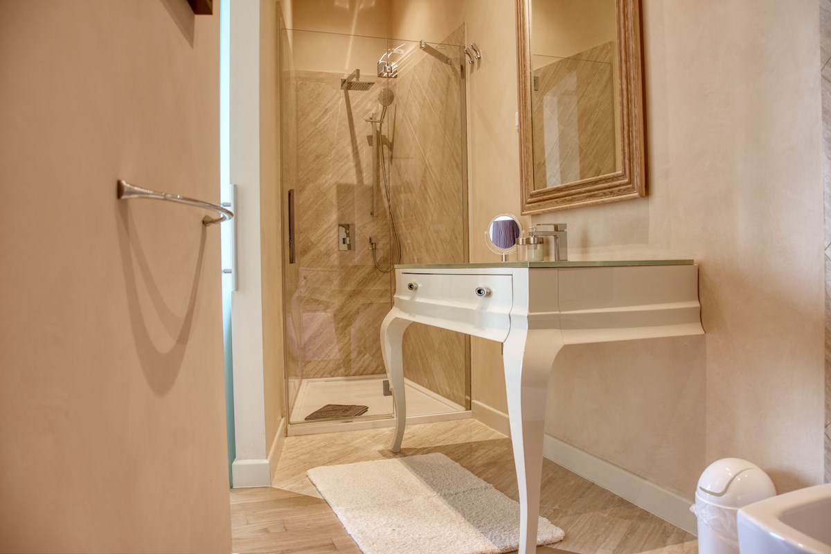 ESCLUSIVO: Il tuo resort privato con piscina di 54 m2 sulla costa occidentale dell'Istria