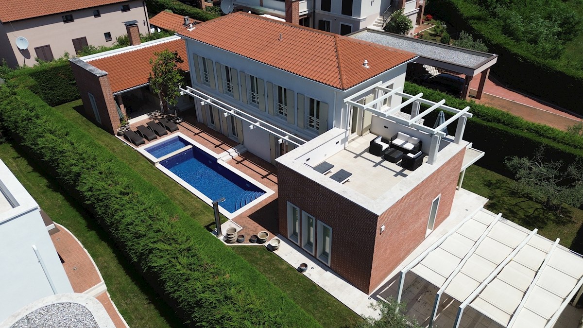 ESCLUSIVO: Il tuo resort privato con piscina di 54 m2 sulla costa occidentale dell'Istria