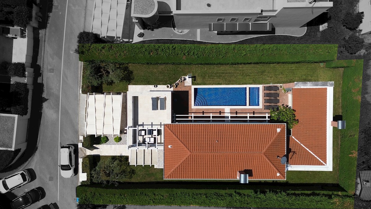 ESCLUSIVO: Il tuo resort privato con piscina di 54 m2 sulla costa occidentale dell'Istria