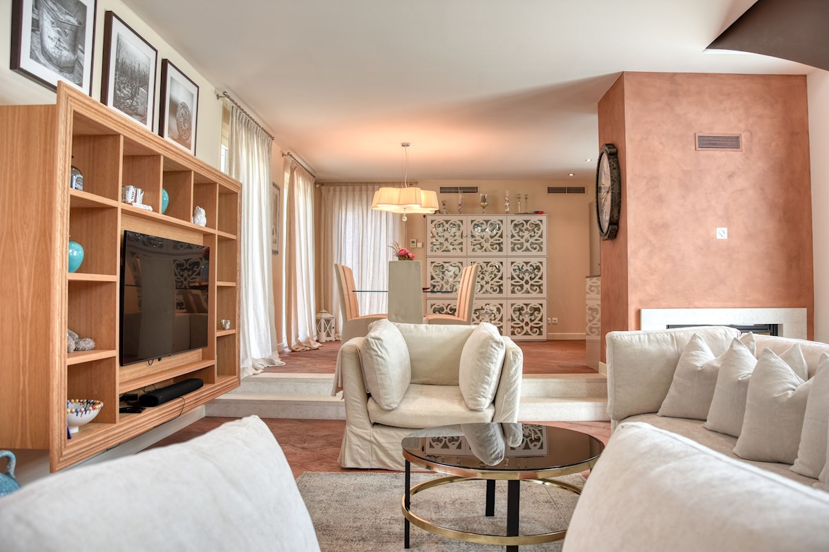 ESCLUSIVO: Il tuo resort privato con piscina di 54 m2 sulla costa occidentale dell'Istria