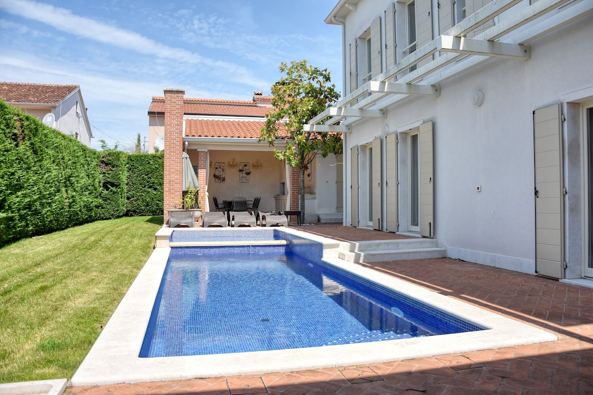 ESCLUSIVO: Il tuo resort privato con piscina di 54 m2 sulla costa occidentale dell'Istria