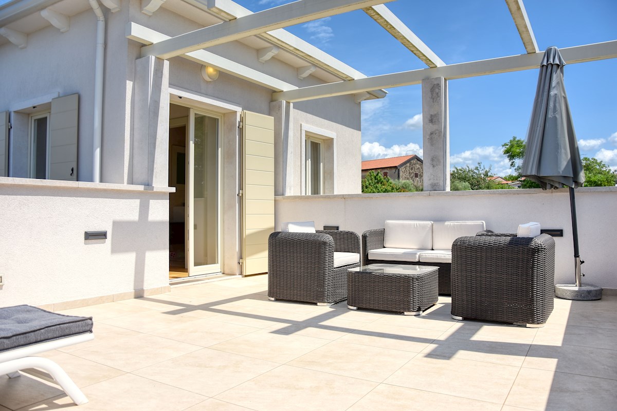 ESCLUSIVO: Il tuo resort privato con piscina di 54 m2 sulla costa occidentale dell'Istria