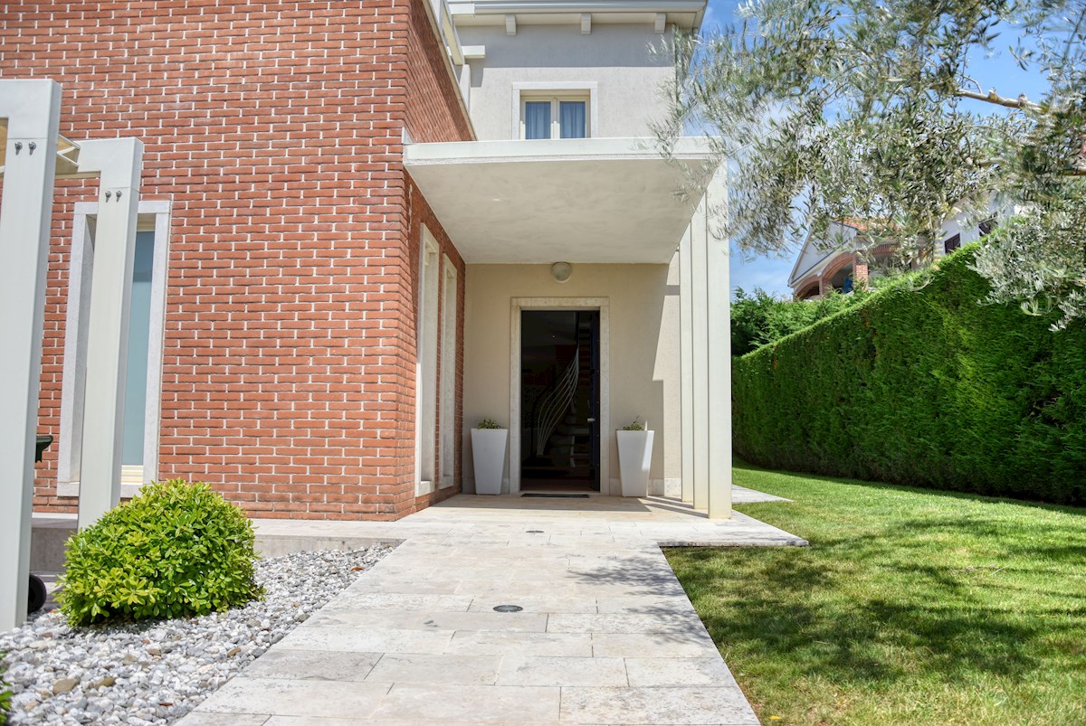 ESCLUSIVO: Il tuo resort privato con piscina di 54 m2 sulla costa occidentale dell'Istria