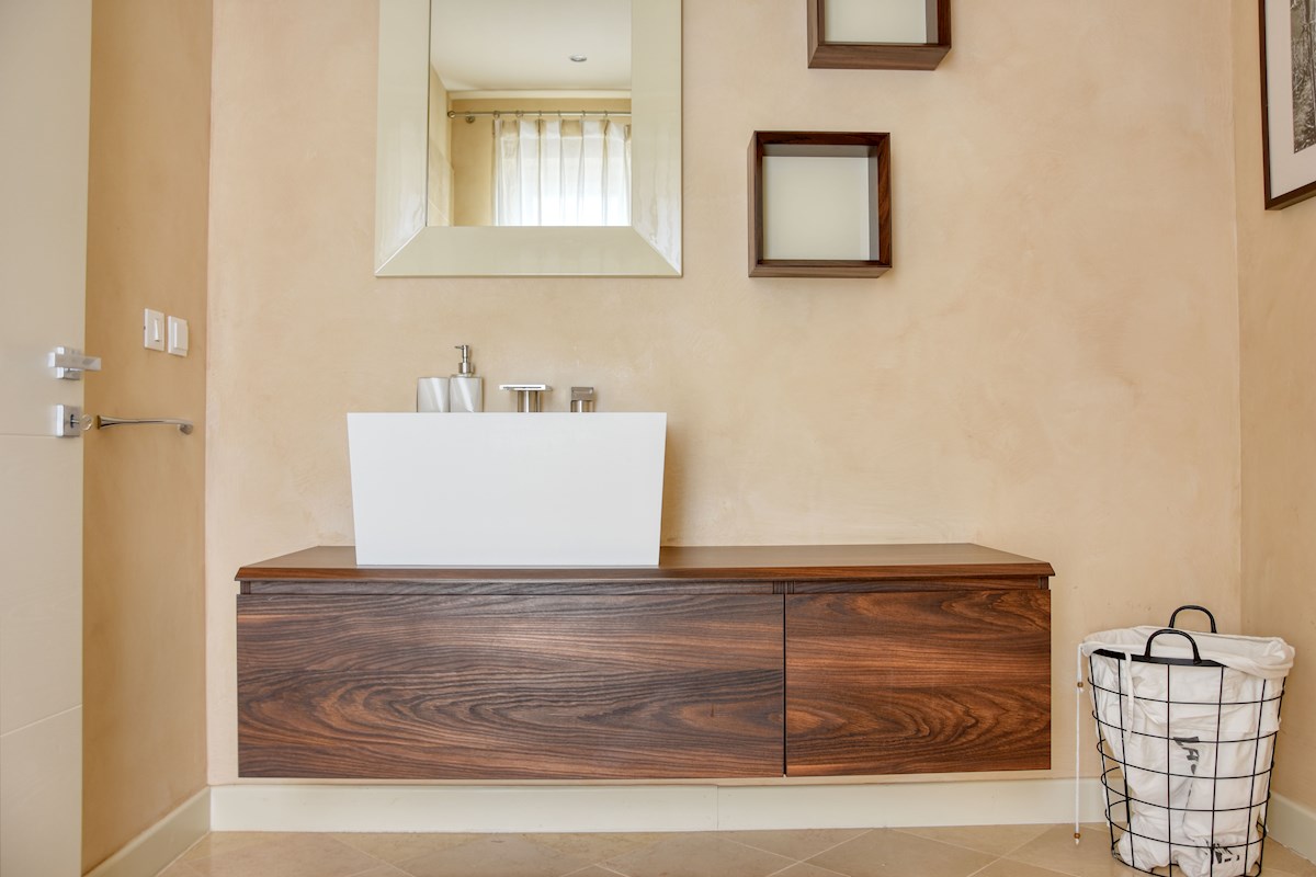 ESCLUSIVO: Il tuo resort privato con piscina di 54 m2 sulla costa occidentale dell'Istria