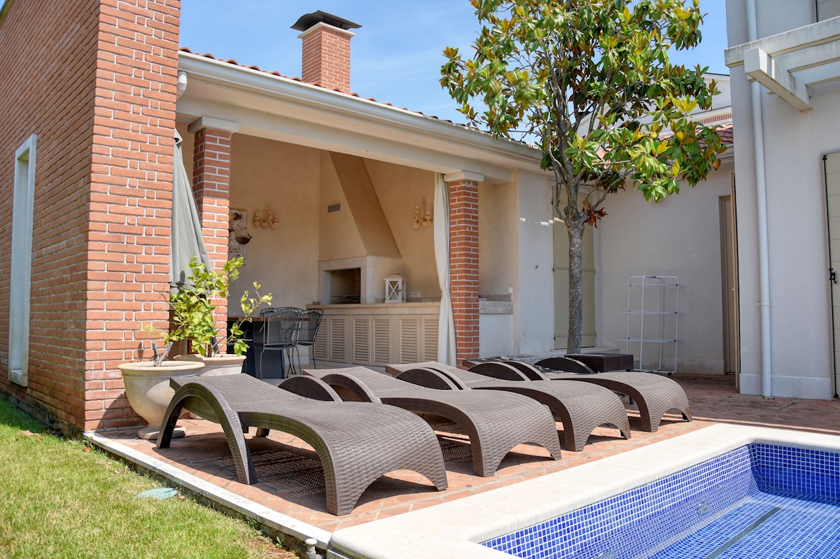 ESCLUSIVO: Il tuo resort privato con piscina di 54 m2 sulla costa occidentale dell'Istria