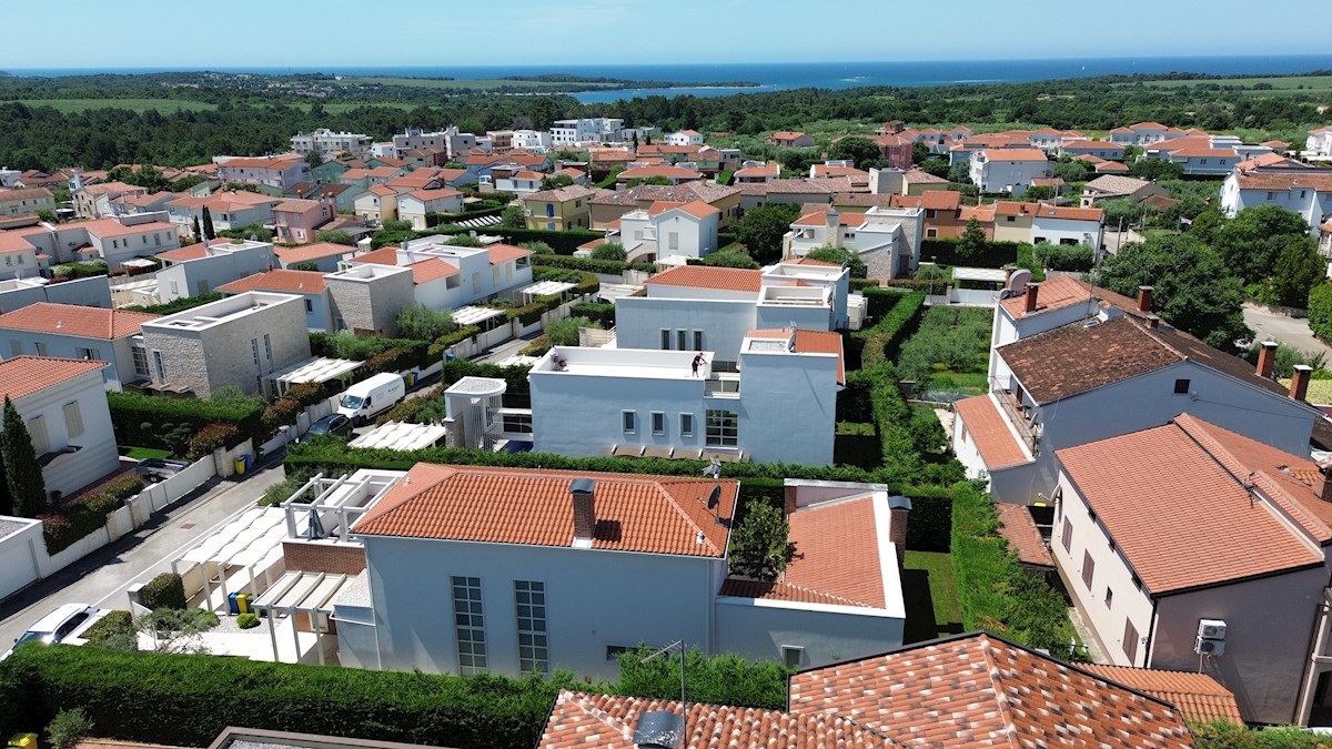 ESCLUSIVO: Il tuo resort privato con piscina di 54 m2 sulla costa occidentale dell'Istria