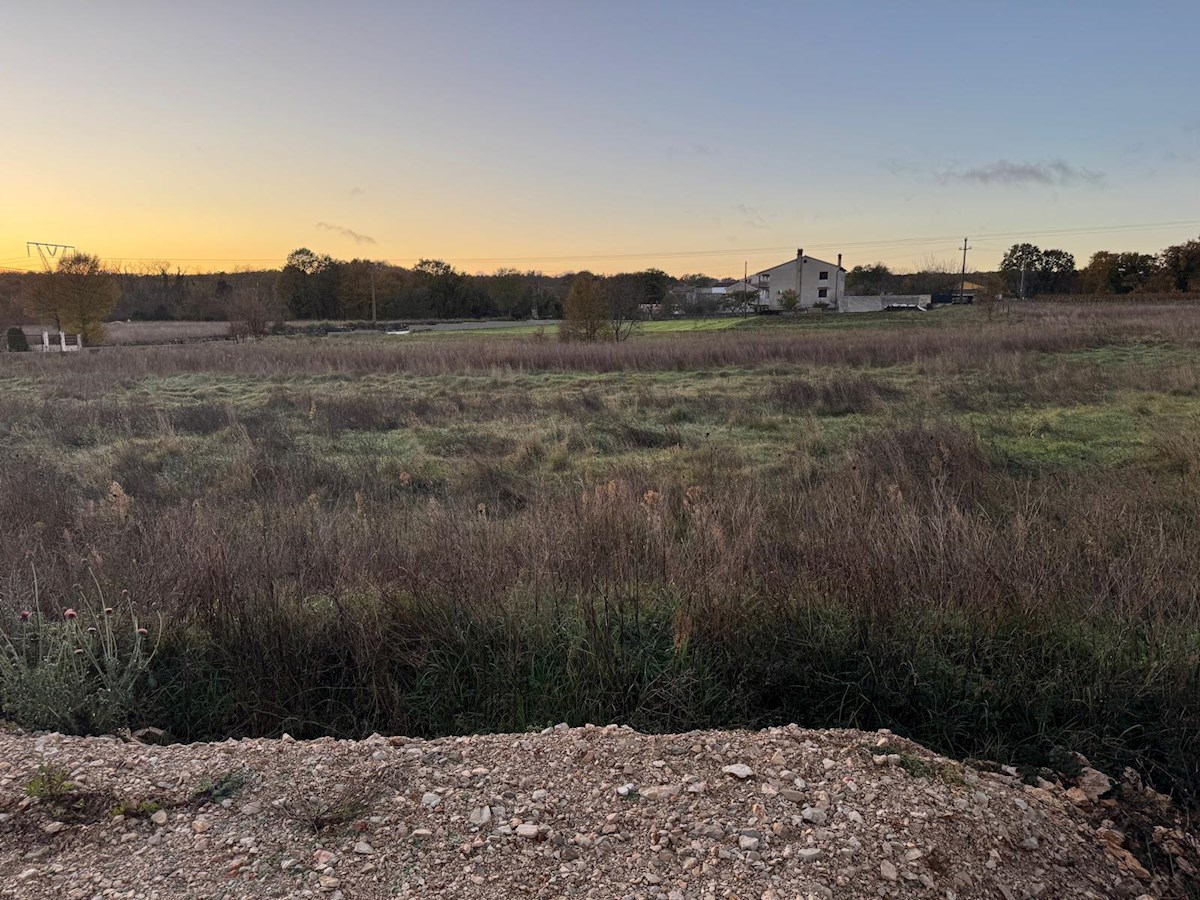 Terreno edificabile con permesso di costruire e infrastruttura - Marčana, Istria