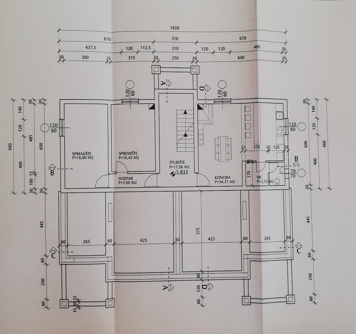Casa con piscina e quattro unità abitative in zona tranquilla – vicino a Parenzo