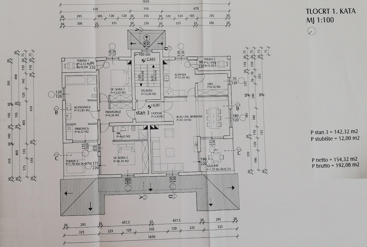 Casa con piscina e quattro unità abitative in zona tranquilla – vicino a Parenzo