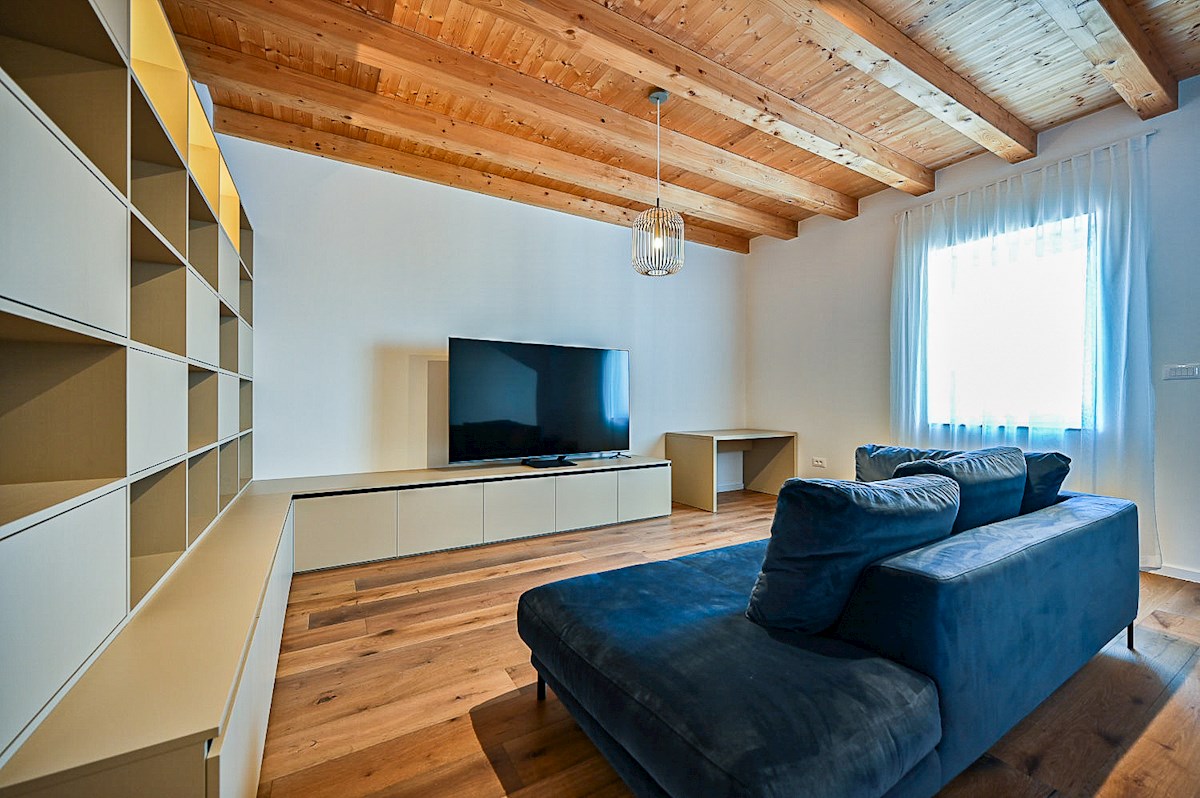 Affascinante casa in pietra ristrutturata con vista mare vicino a Cittanova