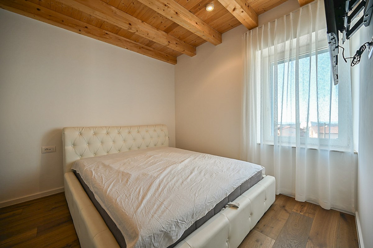 Affascinante casa in pietra ristrutturata con vista mare vicino a Cittanova