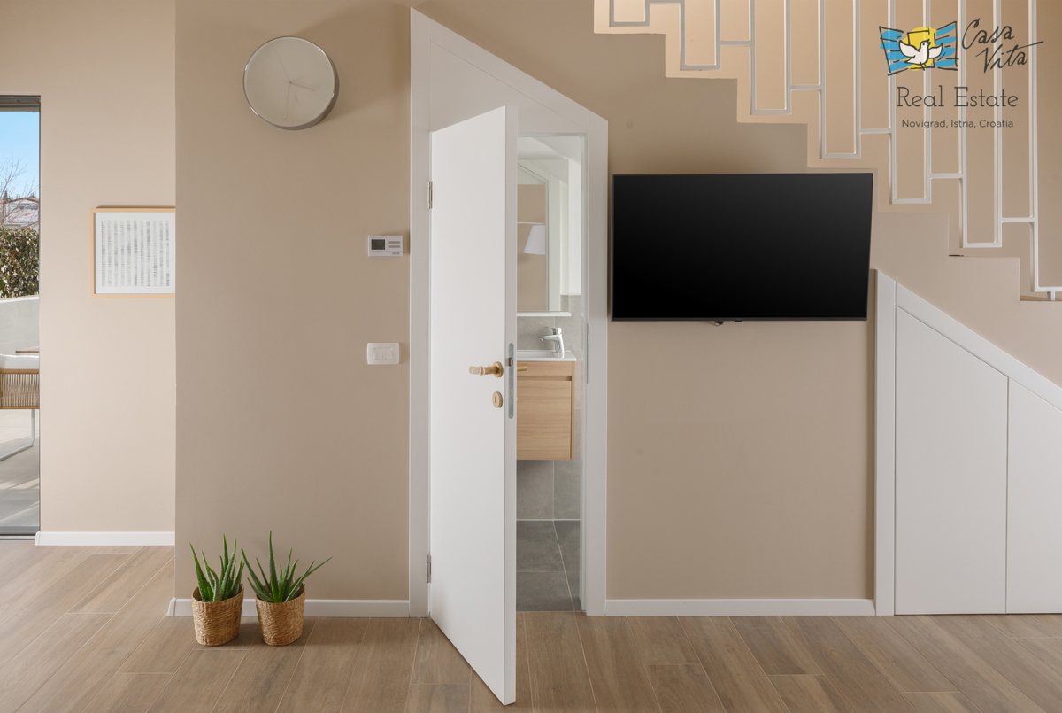 Casa moderna a Parenzo, a 900 metri dal mare!