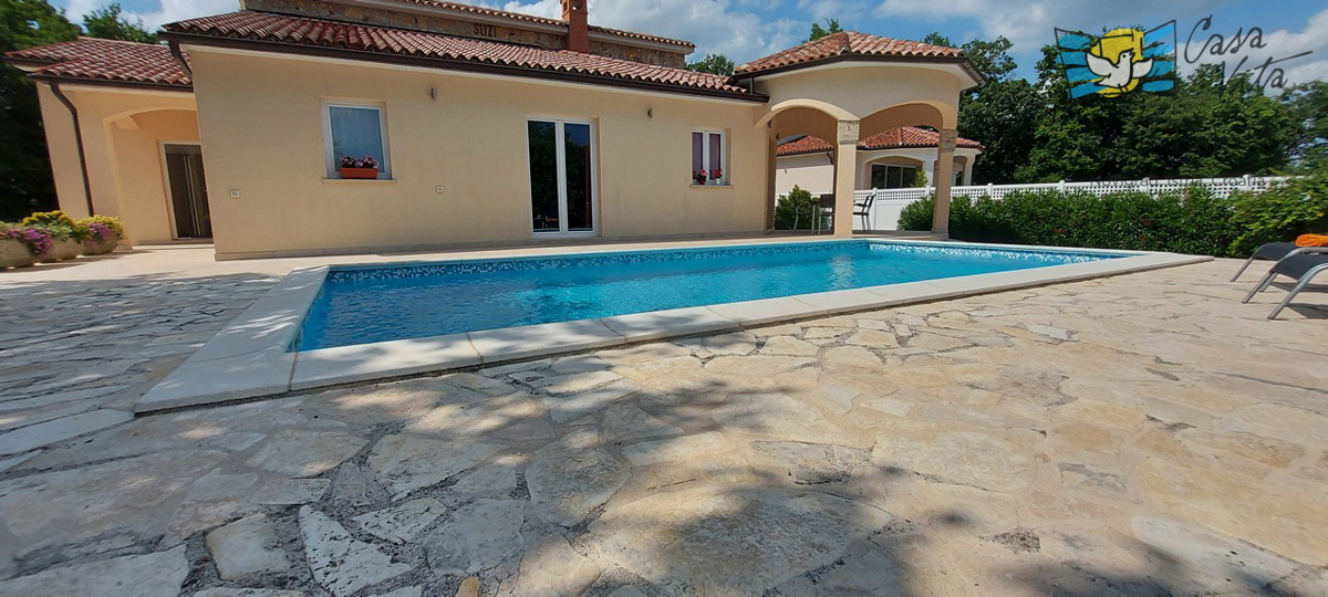 Casa familiare con ampio giardino e piscina in Istria