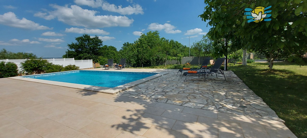 Casa familiare con ampio giardino e piscina in Istria