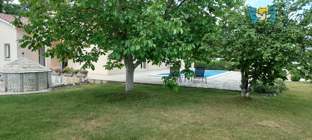 Casa familiare con ampio giardino e piscina in Istria