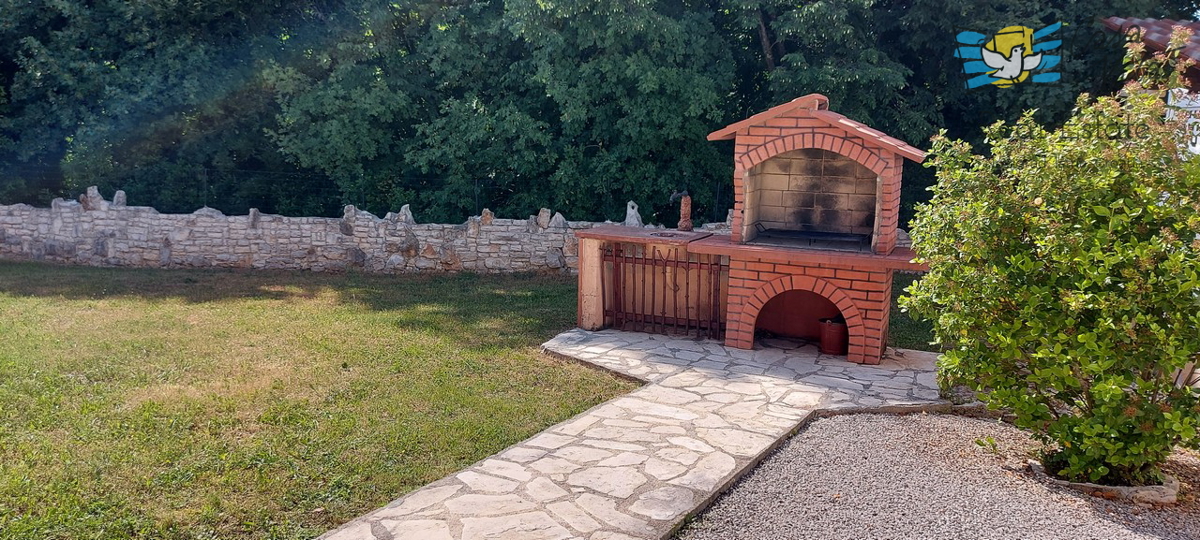 Casa familiare con ampio giardino e piscina in Istria