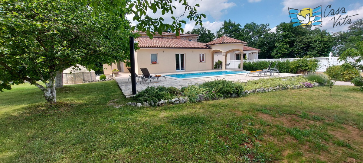 Casa familiare con ampio giardino e piscina in Istria