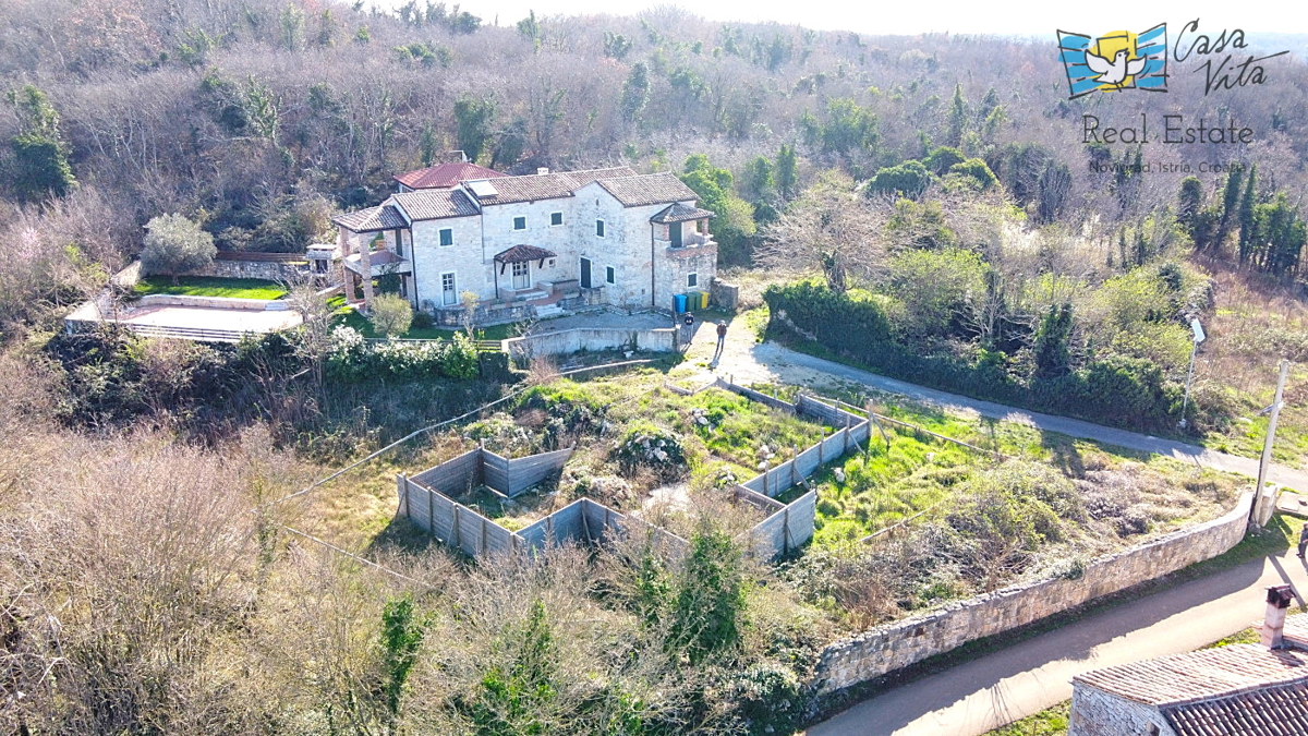 Terreno edificabile per una casa con piscina