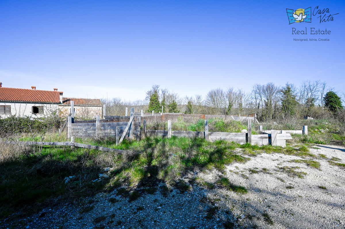 Terreno edificabile per una casa con piscina