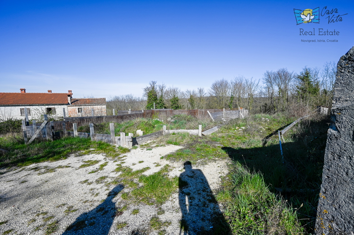 Terreno edificabile per una casa con piscina