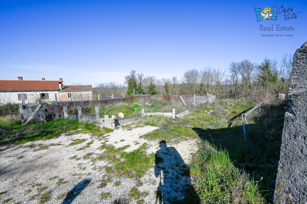 Terreno edificabile per una casa con piscina