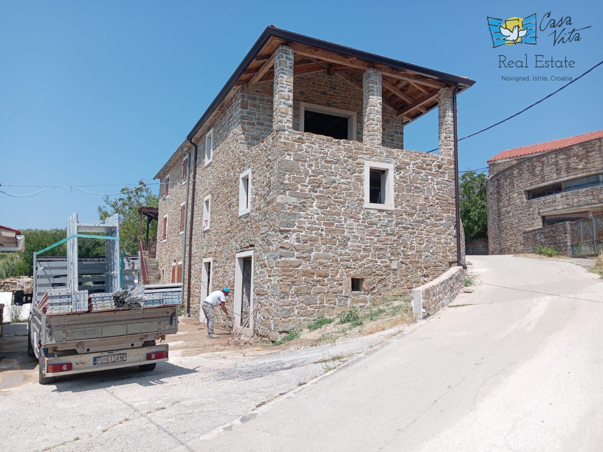 Casa in pietra con vista sul mare