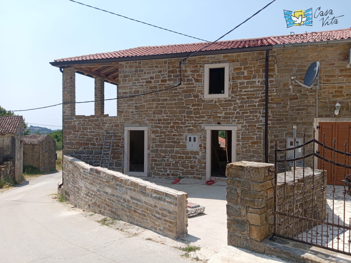 Casa in pietra con vista sul mare