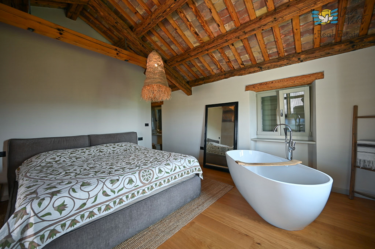 ISTRA, BUJE - Bellissima casa in pietra nel cuore della città di Buie!