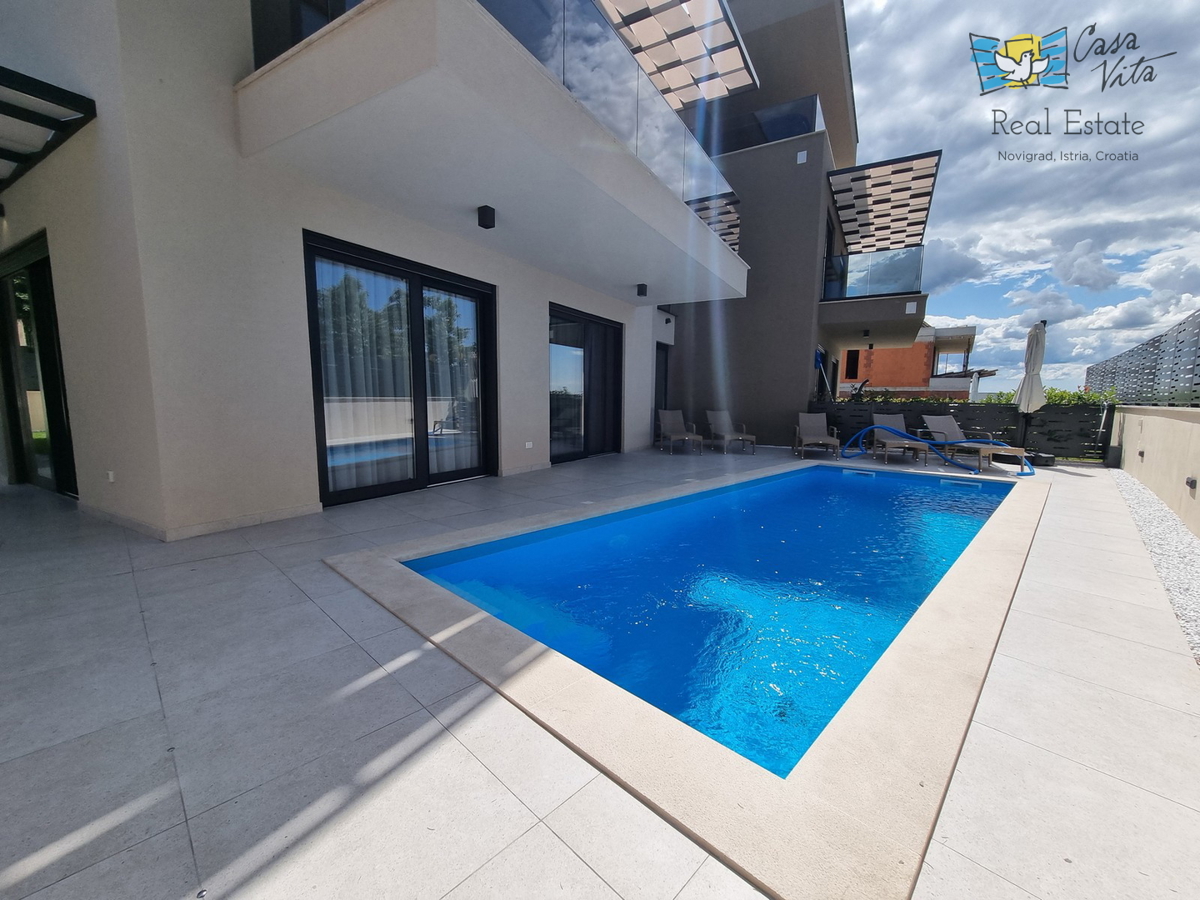 ISTRA, TAR - Ampio appartamento con piscina
