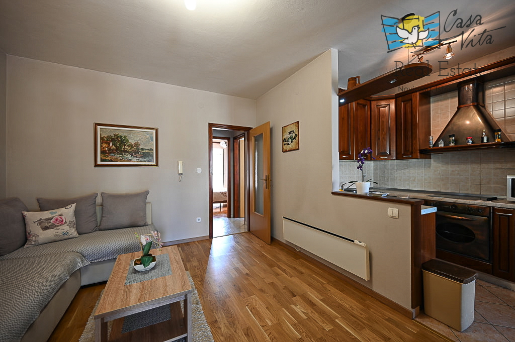 ISTRA, NOVIGRAD - Appartamento al piano terra con due camere da letto!