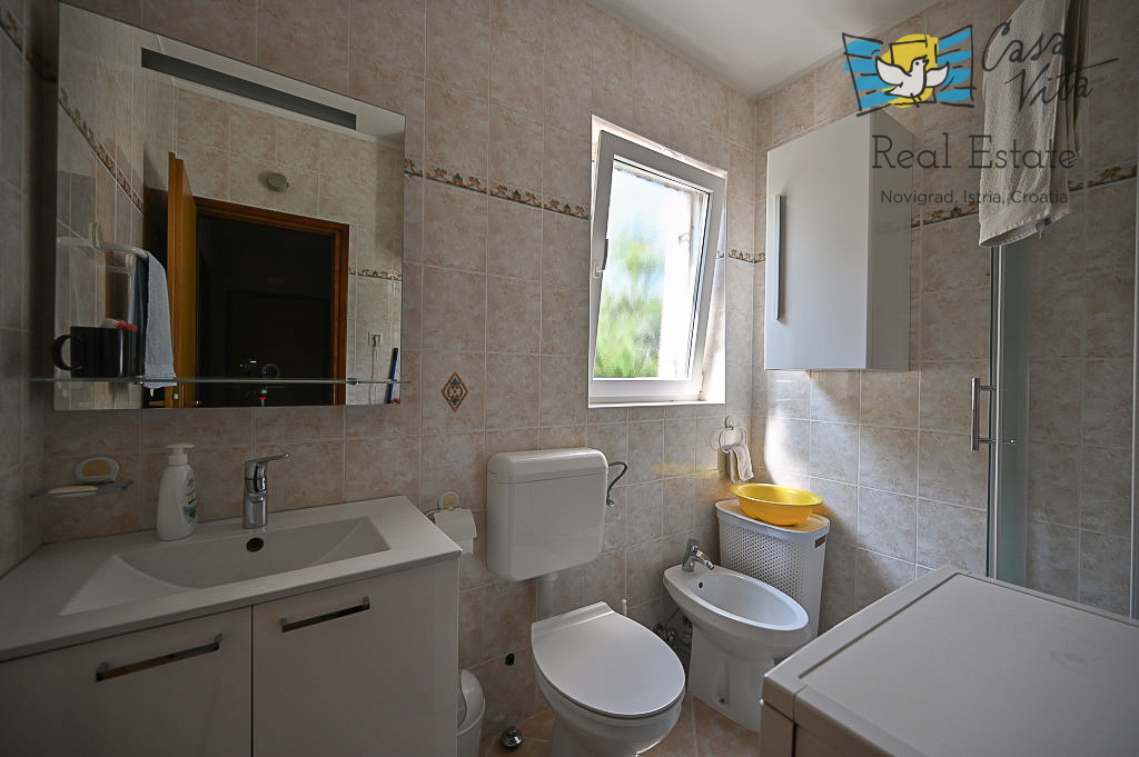 ISTRA, NOVIGRAD - Appartamento al piano terra con due camere da letto!
