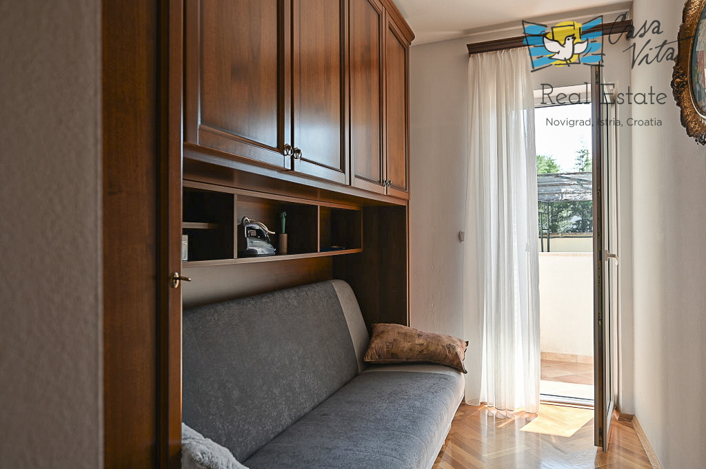 ISTRA, NOVIGRAD - Appartamento al piano terra con due camere da letto!