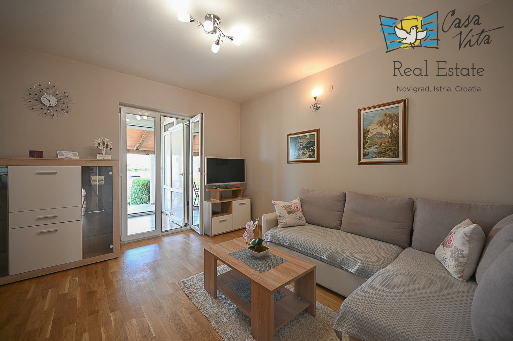 ISTRA, NOVIGRAD - Appartamento al piano terra con due camere da letto!