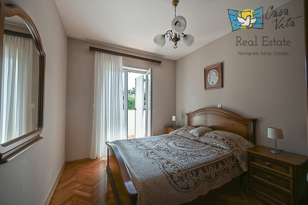 ISTRA, NOVIGRAD - Appartamento al piano terra con due camere da letto!