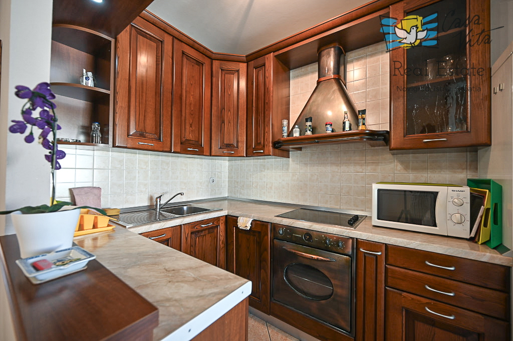 ISTRA, NOVIGRAD - Appartamento al piano terra con due camere da letto!