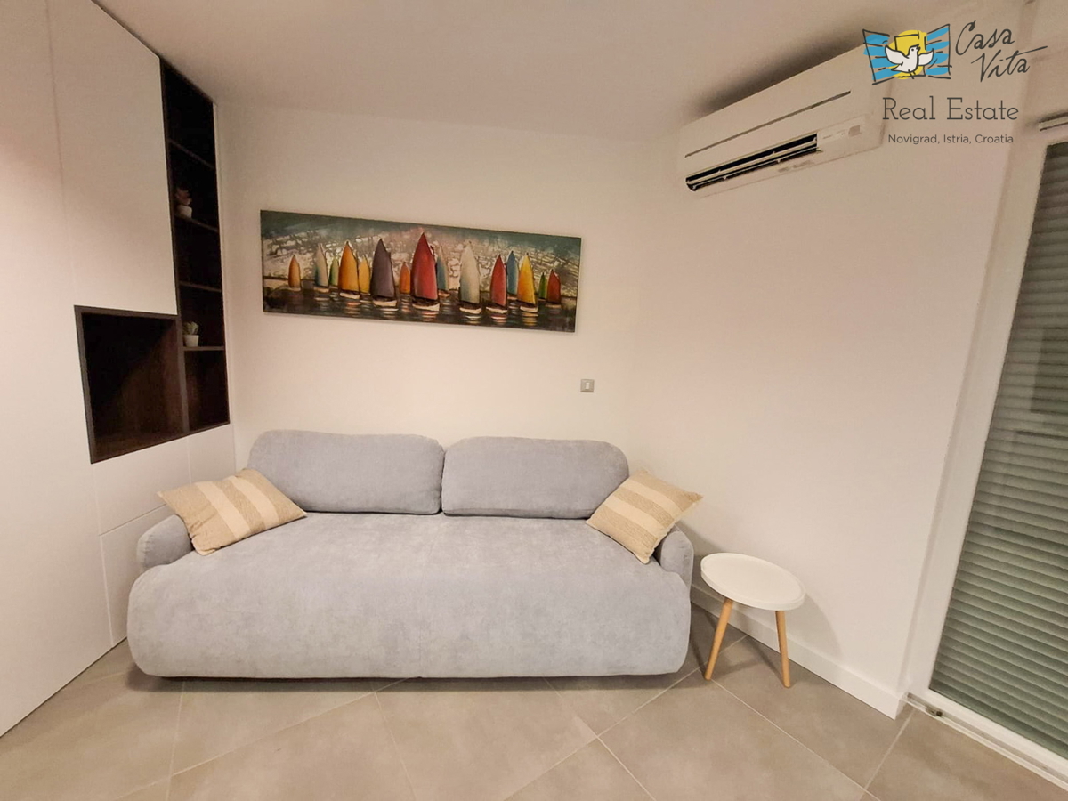 ISTRA, NOVIGRAD - Appartamento al piano terra di un edificio residenziale a 50 m dal mare!