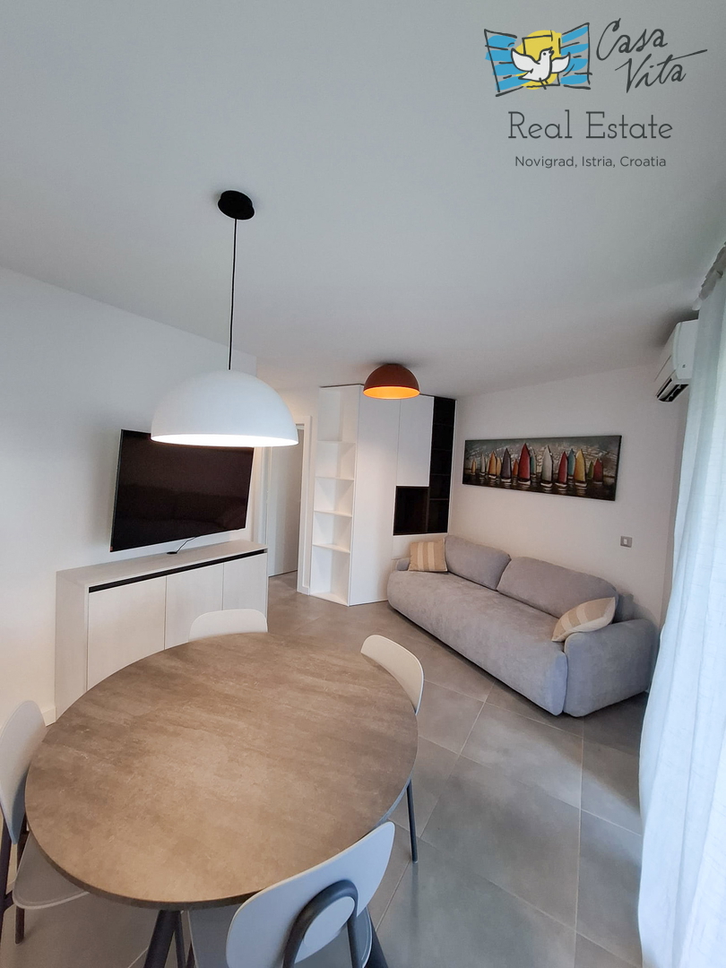 ISTRA, NOVIGRAD - Appartamento al piano terra di un edificio residenziale a 50 m dal mare!