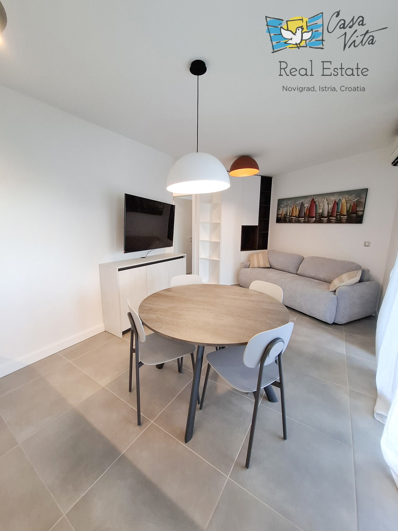 ISTRA, NOVIGRAD - Appartamento al piano terra di un edificio residenziale a 50 m dal mare!
