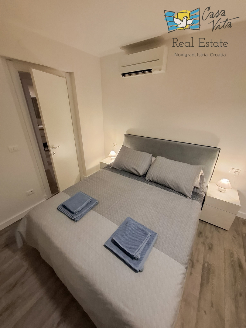 ISTRA, NOVIGRAD - Appartamento al piano terra di un edificio residenziale a 50 m dal mare!