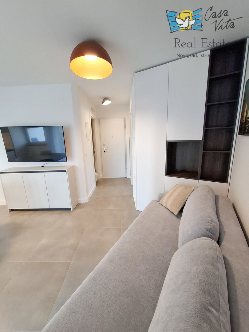 ISTRA, NOVIGRAD - Appartamento al piano terra di un edificio residenziale a 50 m dal mare!