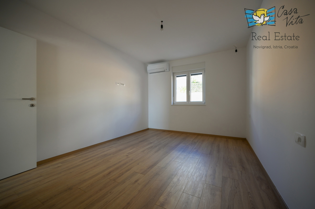 ISTRA, NOVIGRAD - Appartamento al piano terra di una nuova costruzione con piscina!