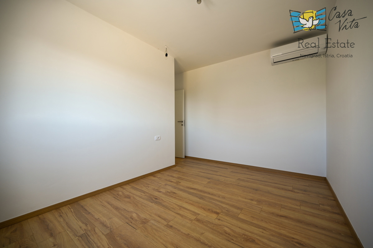 ISTRA, NOVIGRAD - Appartamento al piano terra di una nuova costruzione con piscina!