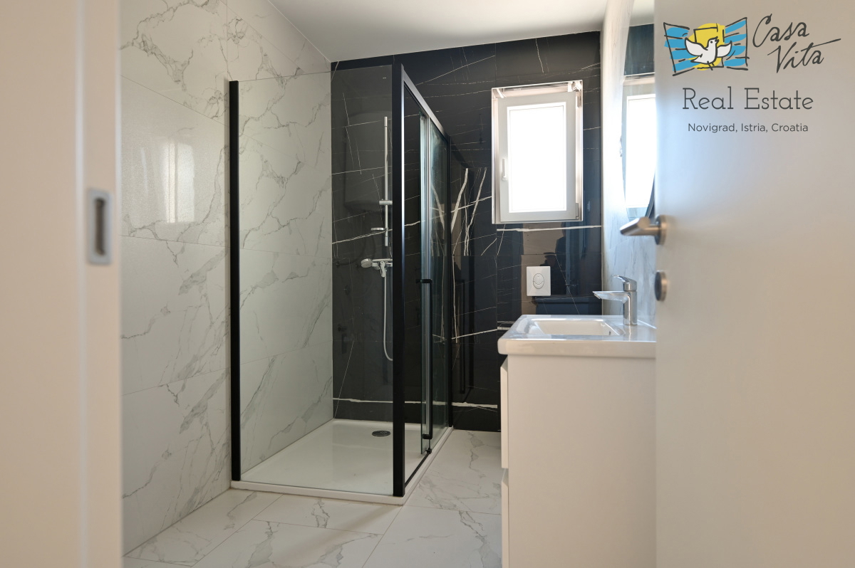 ISTRA, NOVIGRAD - Appartamento al piano terra di una nuova costruzione con piscina!