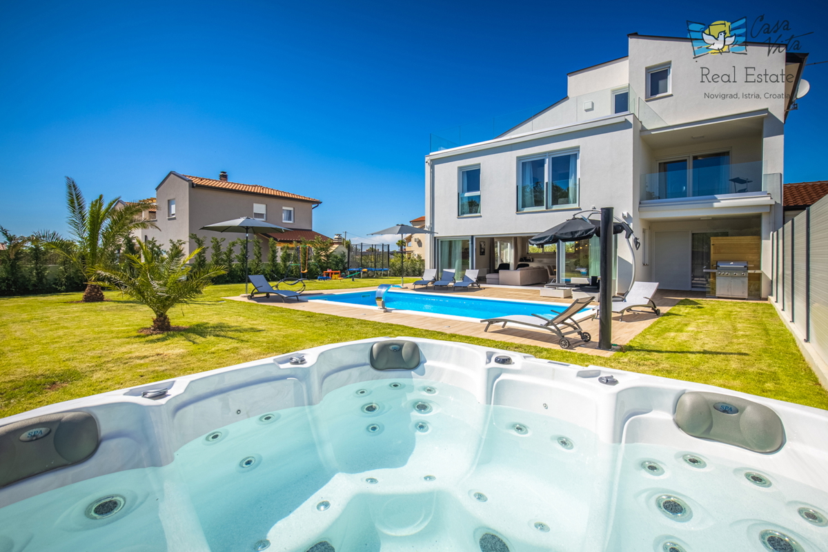 Villa moderna splendidamente decorata nelle vicinanze della città di Parenzo!